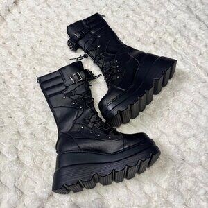Alternative Black Boots